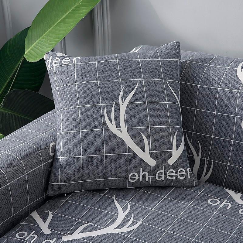 Weihnachts-Kissenbezüge 45 × 45 cm — 2er-Set, Grau Geweihe, auf einem Sofa