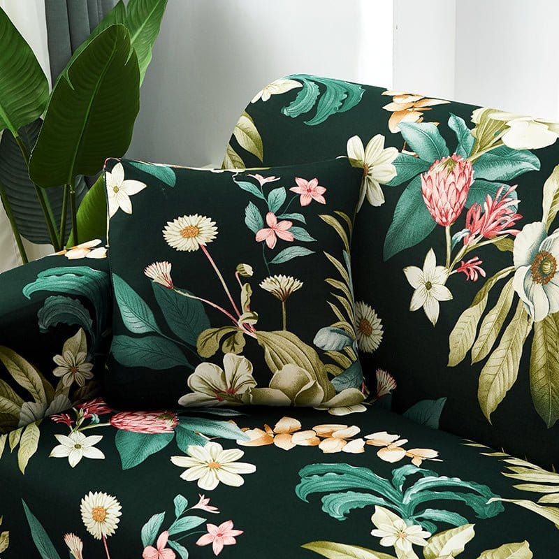 Stretch-Kissenbezüge 45 × 45 cm — 2er-Set, Schwarz Tropenblumen, auf einem Sofa